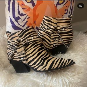 Jessica Simpson size 8.5 Tiger Booties!